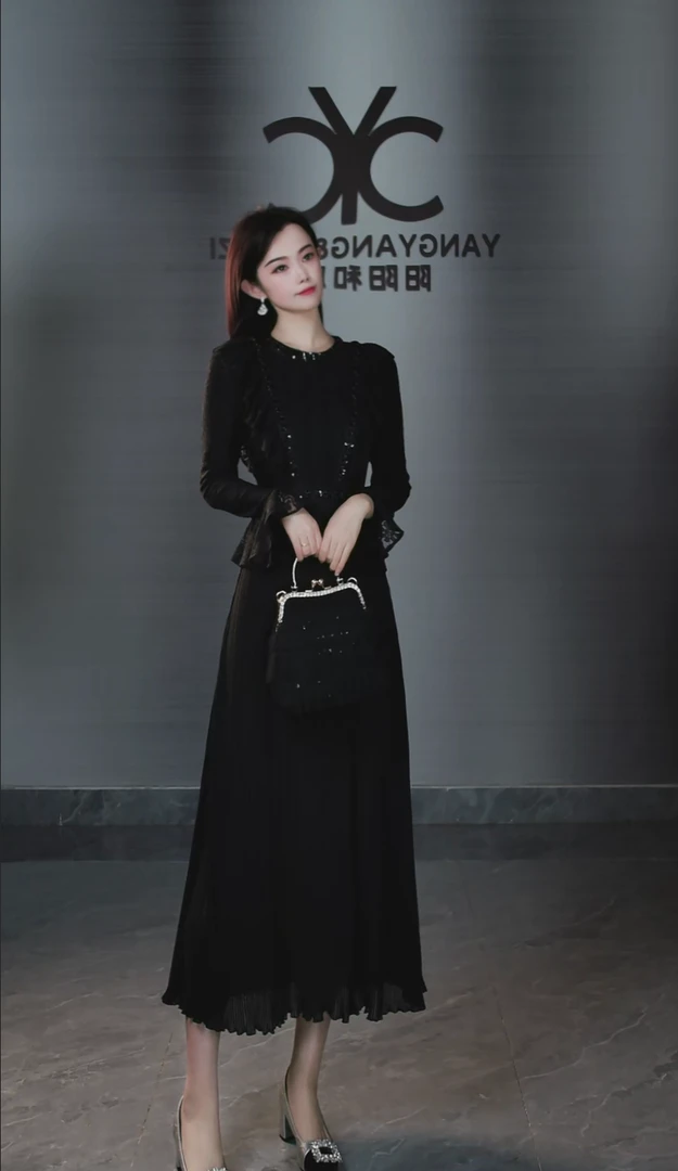 105556小众设计师品牌黑色高订蕾丝长袖连衣裙潮牌新品女显瘦气质