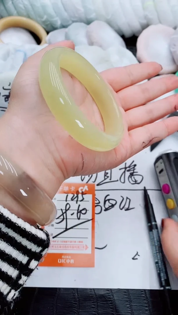 【闪购商品】石英质玉手镯未镶嵌T295-59-60