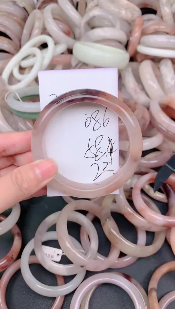 未镶嵌手镯石英质玉086