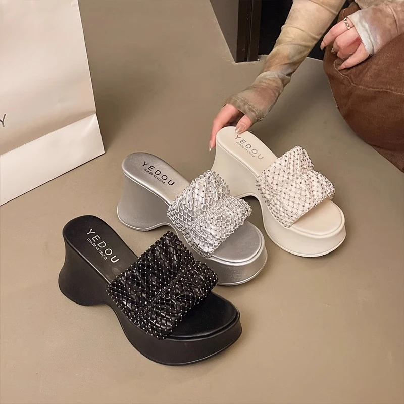 小个子厚底松糕增高坡跟水钻凉拖鞋女夏季外穿2025新款时尚一字拖