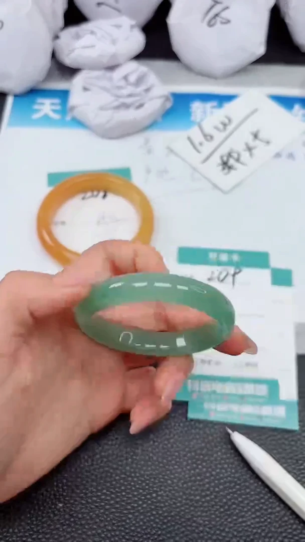 【闪购商品】石英质玉手镯未镶嵌209