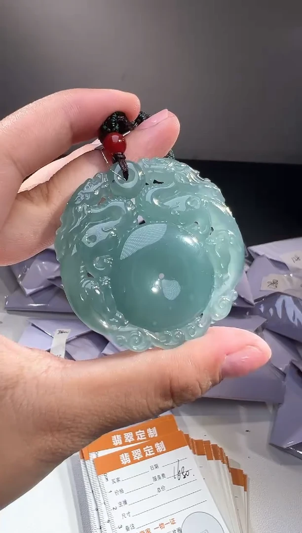 翡翠未镶嵌颈饰龙扣