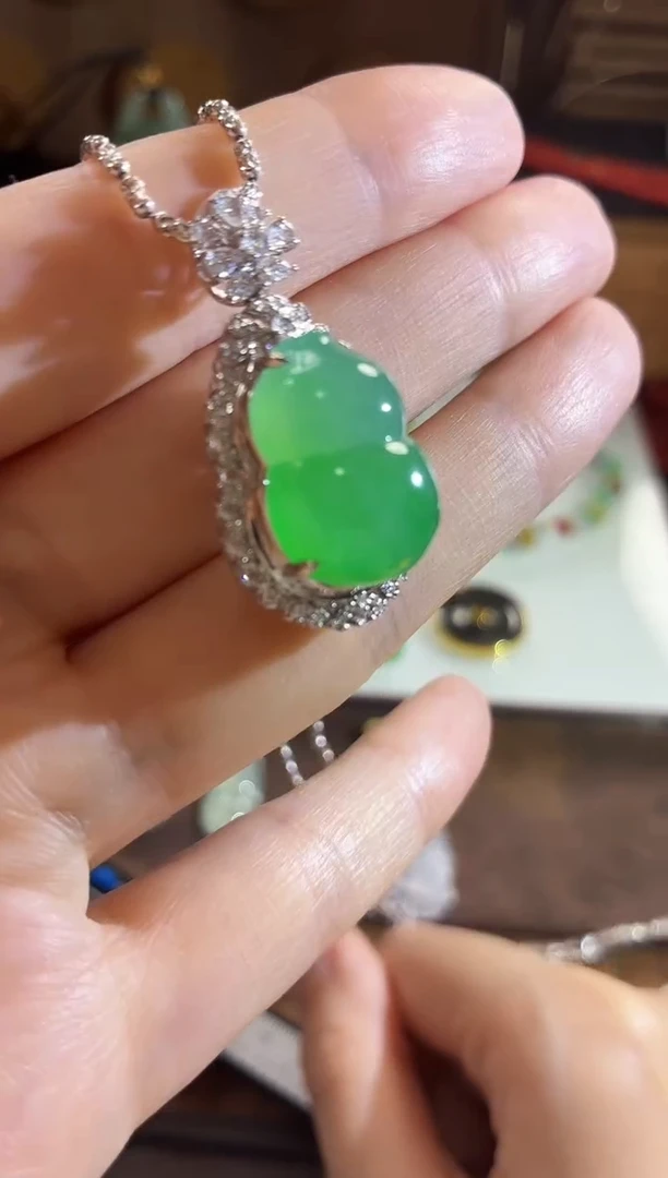 吊坠(不含链)18K金镶嵌翡翠吊坠