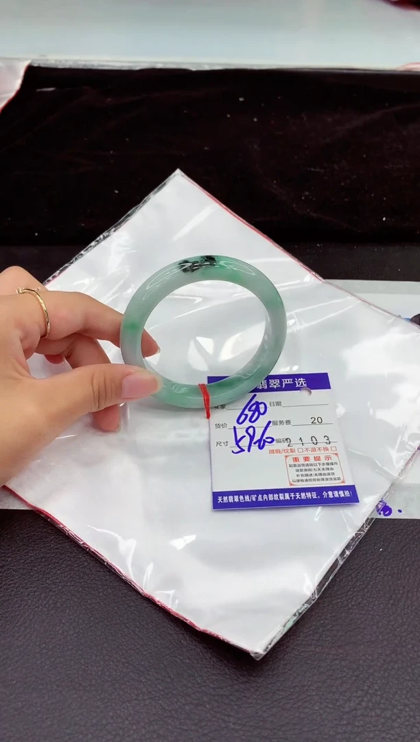 未镶嵌手镯翡翠1