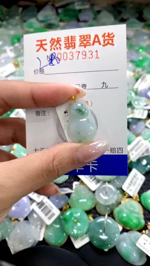 颈饰18K金镶嵌翡翠1111111111111111