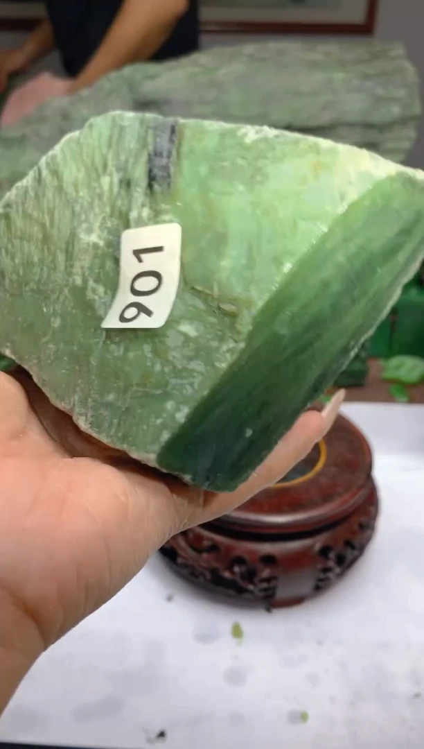 和田玉（碧玉）未镶嵌珠宝半成品901