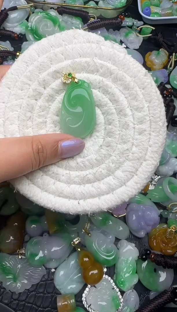 颈饰未镶嵌翡翠缅甸翡翠吊坠