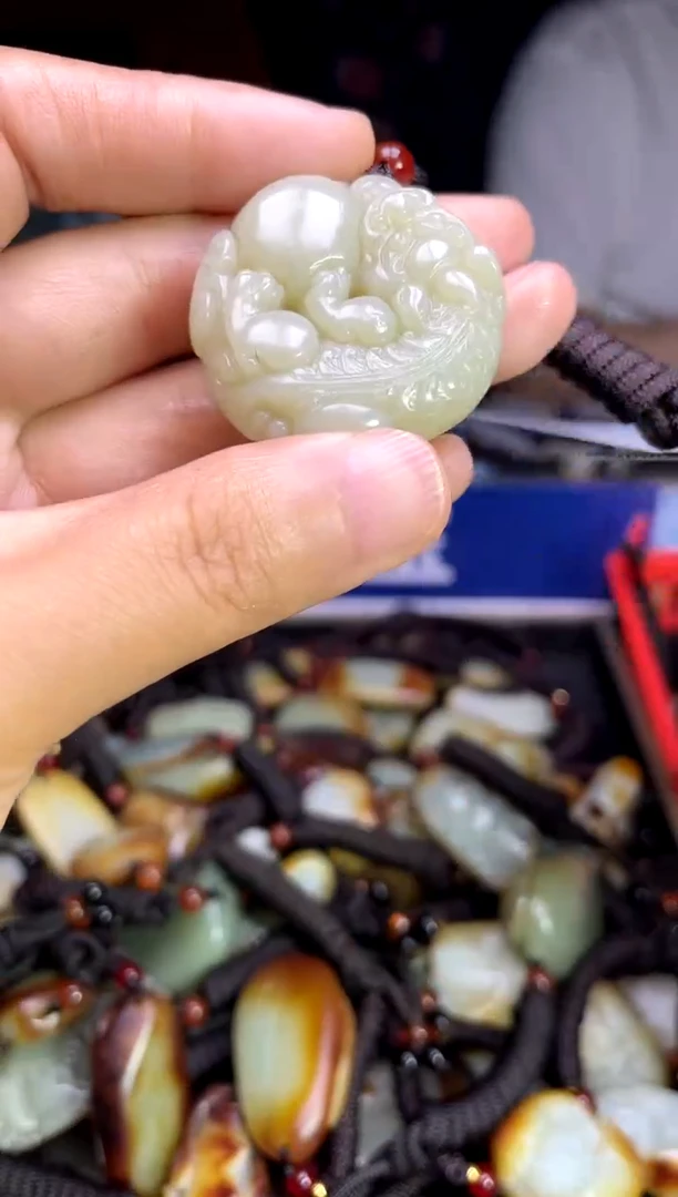 和田玉未镶嵌颈饰1