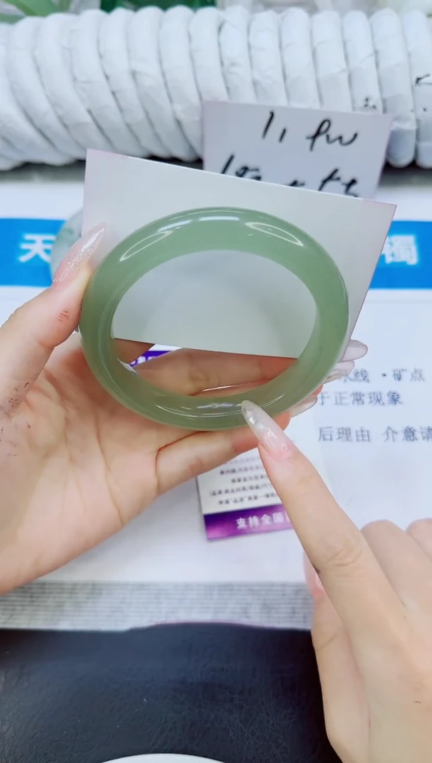 未镶嵌手镯石英质玉182/61.3