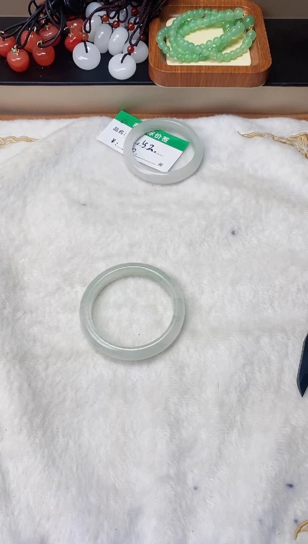 石英质玉（天山翠）手镯未镶嵌9  5556