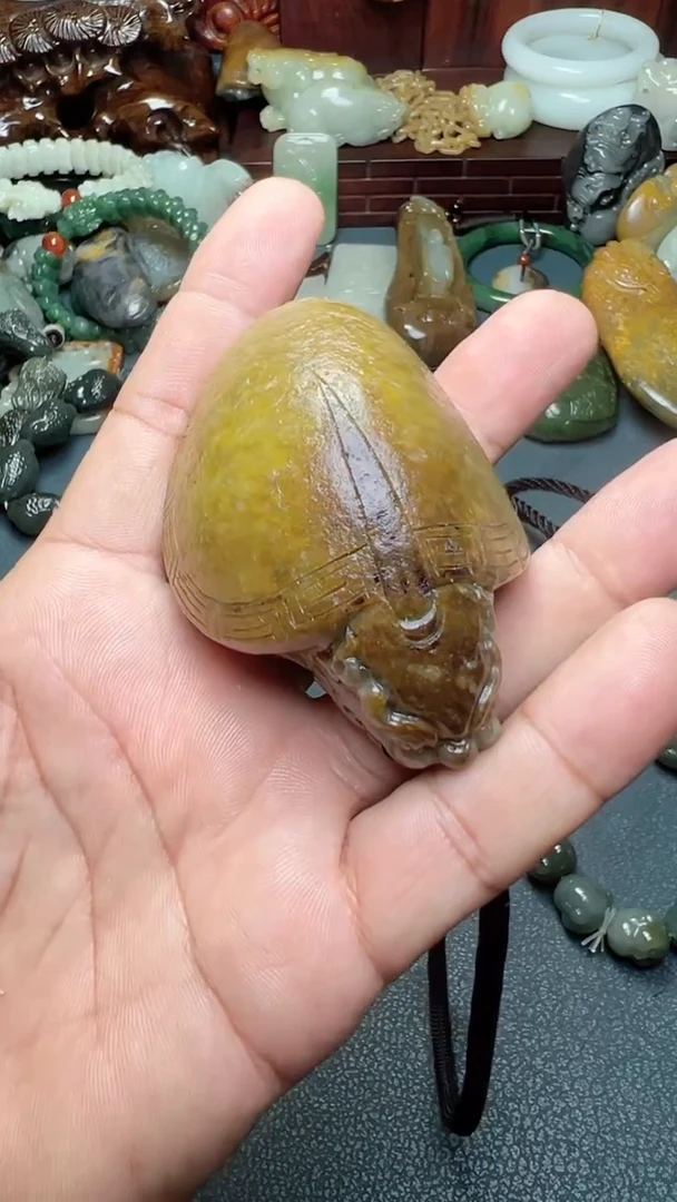 和田玉未镶嵌把件-