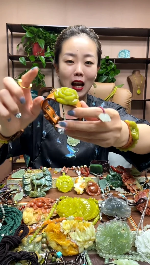 未镶嵌岫玉手牌多样性发货发其中之一