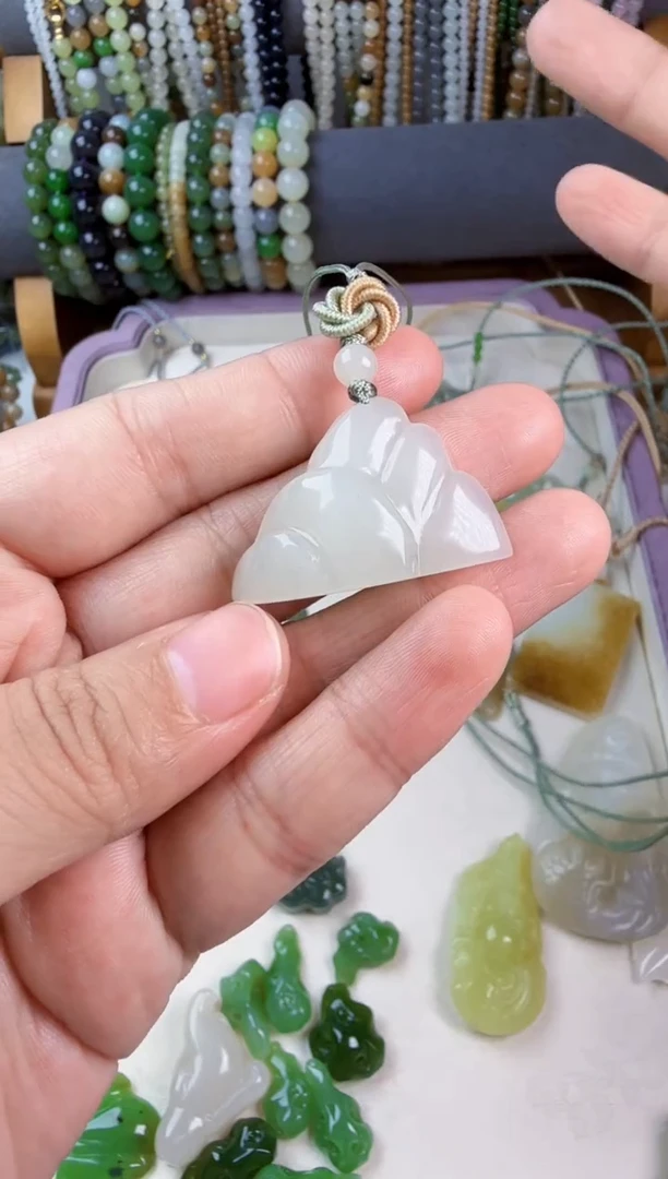 颈饰未镶嵌和田玉?****?吊坠