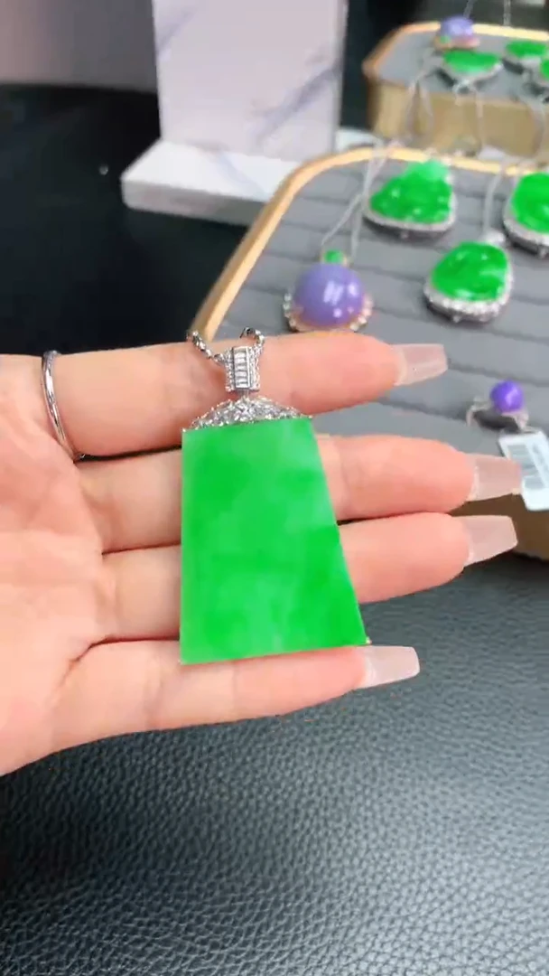 【闪购商品】翡翠颈饰18K金镶嵌赠礼盒证书