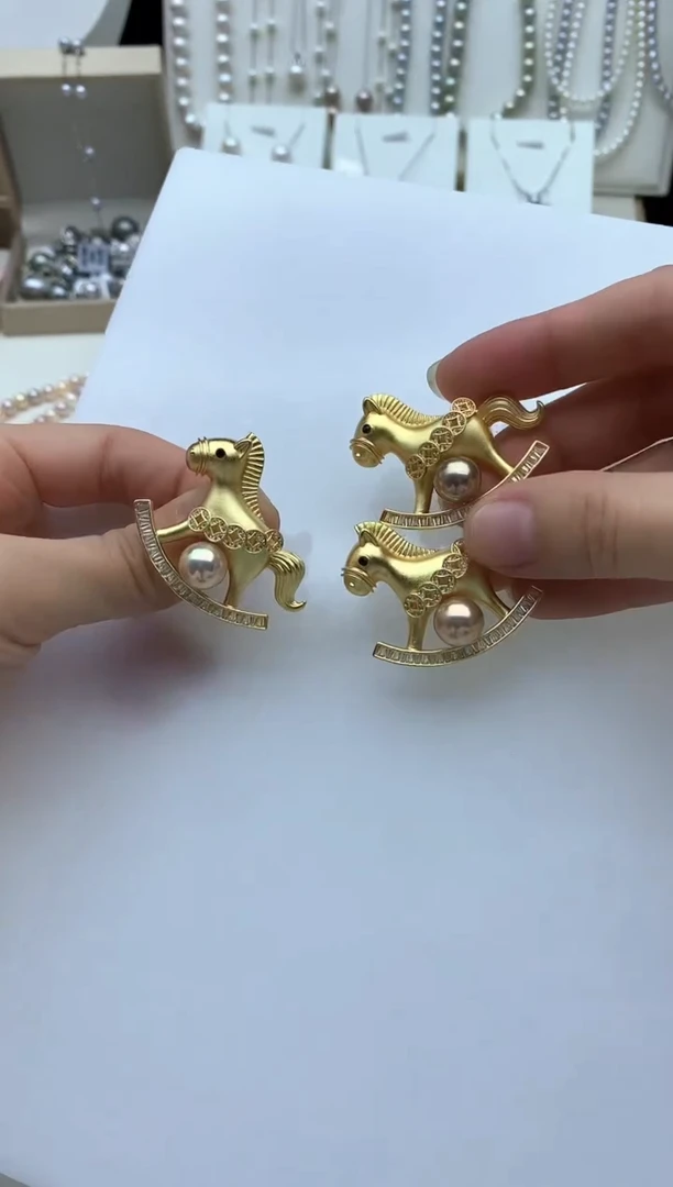 未镶嵌胸饰淡水珍珠多样性发其一