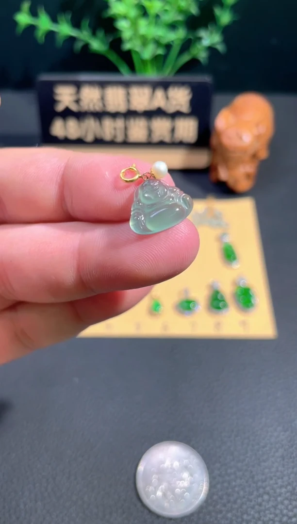 颈饰18K金镶嵌翡翠翡翠