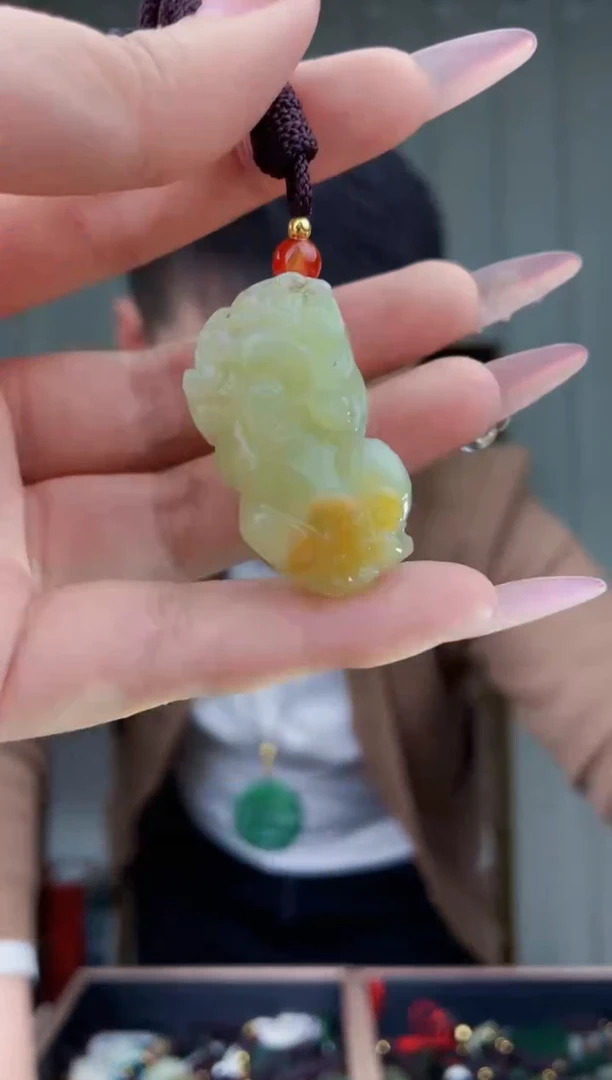 【闪购商品】和田玉挂件未镶嵌拍一发一，多样性发货！