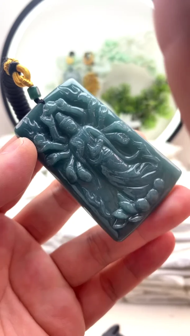 颈饰未镶嵌翡翠千手观音