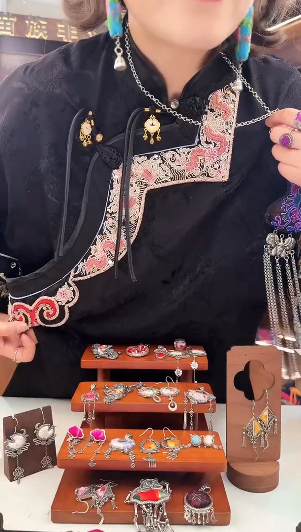 【闪购商品】织绣L08蚩梦苗族古绣