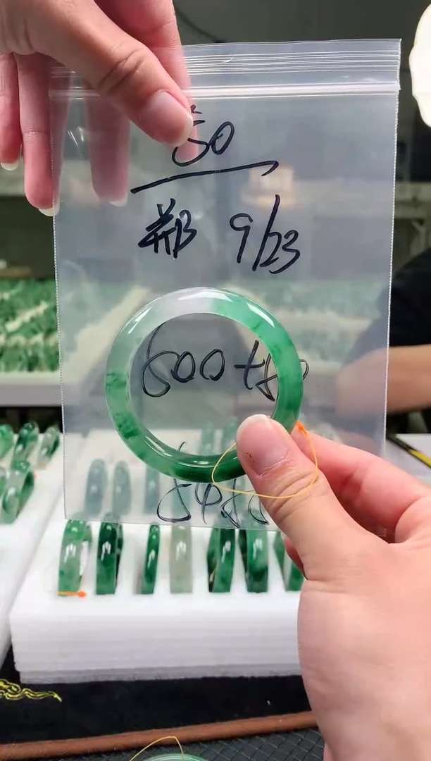 未镶嵌非洲翠石英质玉非洲翠手镯53-54-55圈口50号