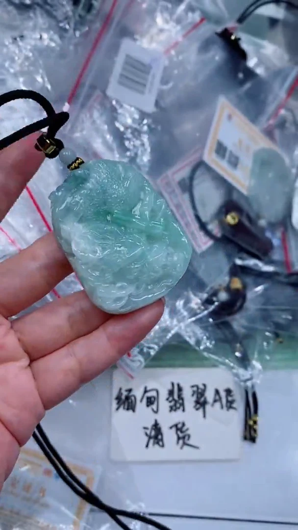 颈饰未镶嵌翡翠吊坠
