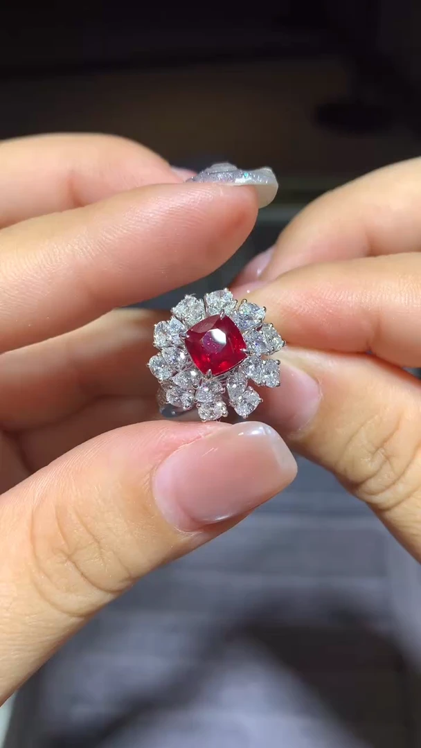 18K金镶嵌戒指红宝石2.03CT