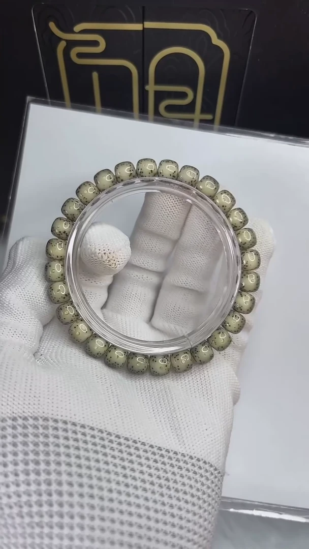 手串星月菩提小驼包8x7.c342