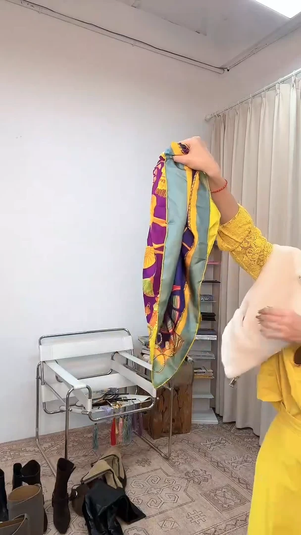 70女士时尚搭配丝巾