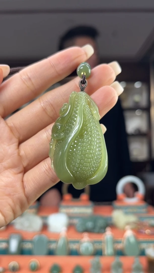 颈饰未镶嵌和田玉佩佩