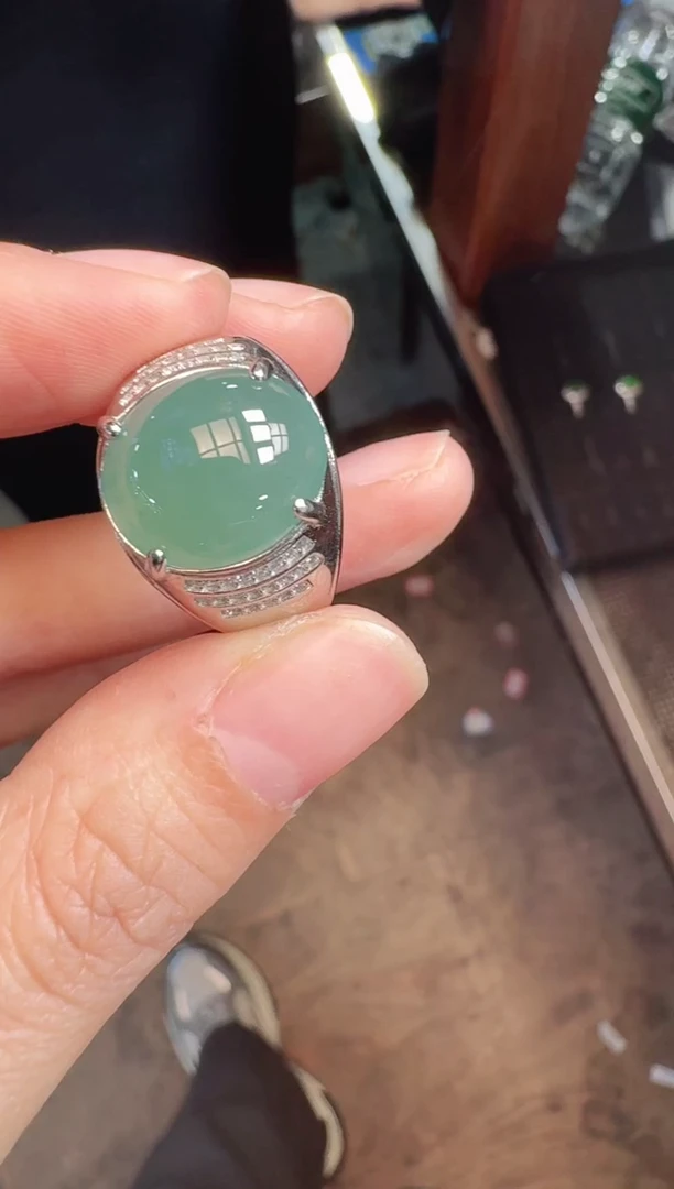未镶嵌定制翡翠翡翠A货有轻微色差属于正常现象，戒指多样性发货1