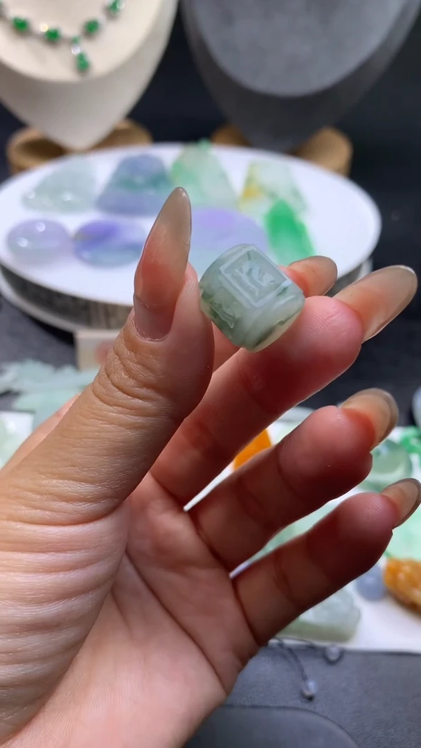 【闪购商品】定制翡翠未镶嵌翡翠