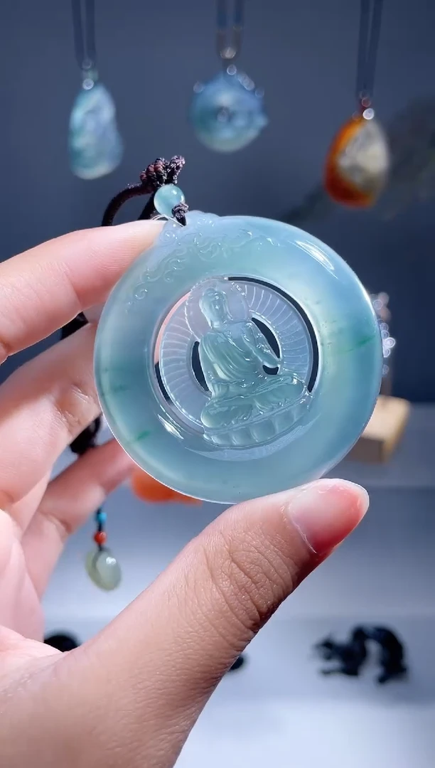 翡翠未镶嵌颈饰阿弥