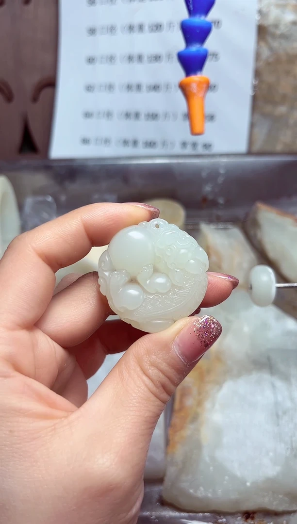 颈饰未镶嵌和田玉抱圆貔貅