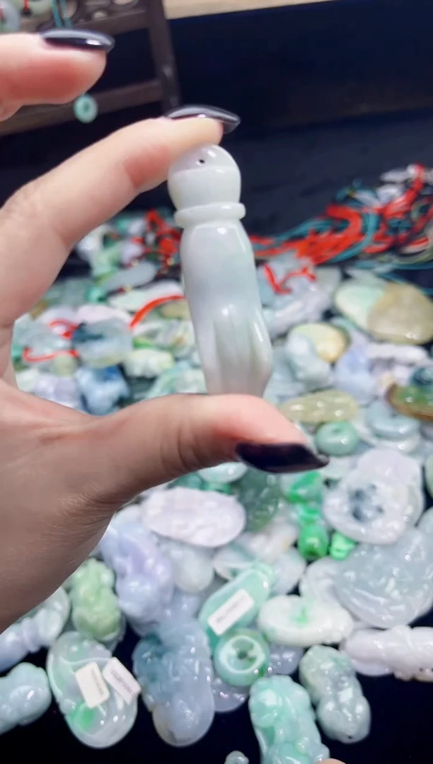 吊坠(不含链)未镶嵌翡翠天然翡翠吊坠A货