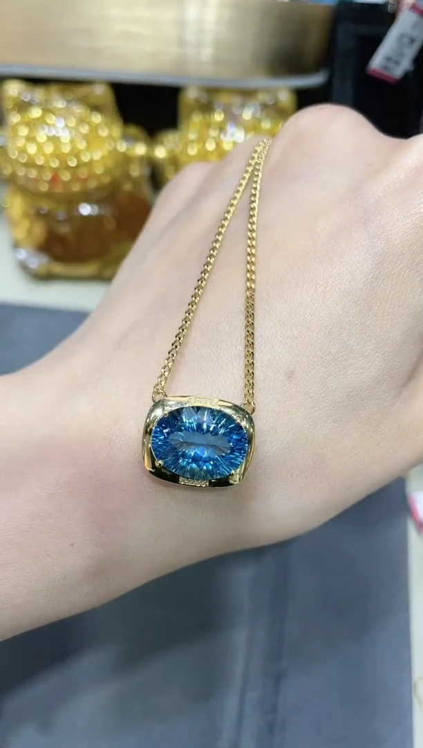 18K金镶嵌托帕石项链