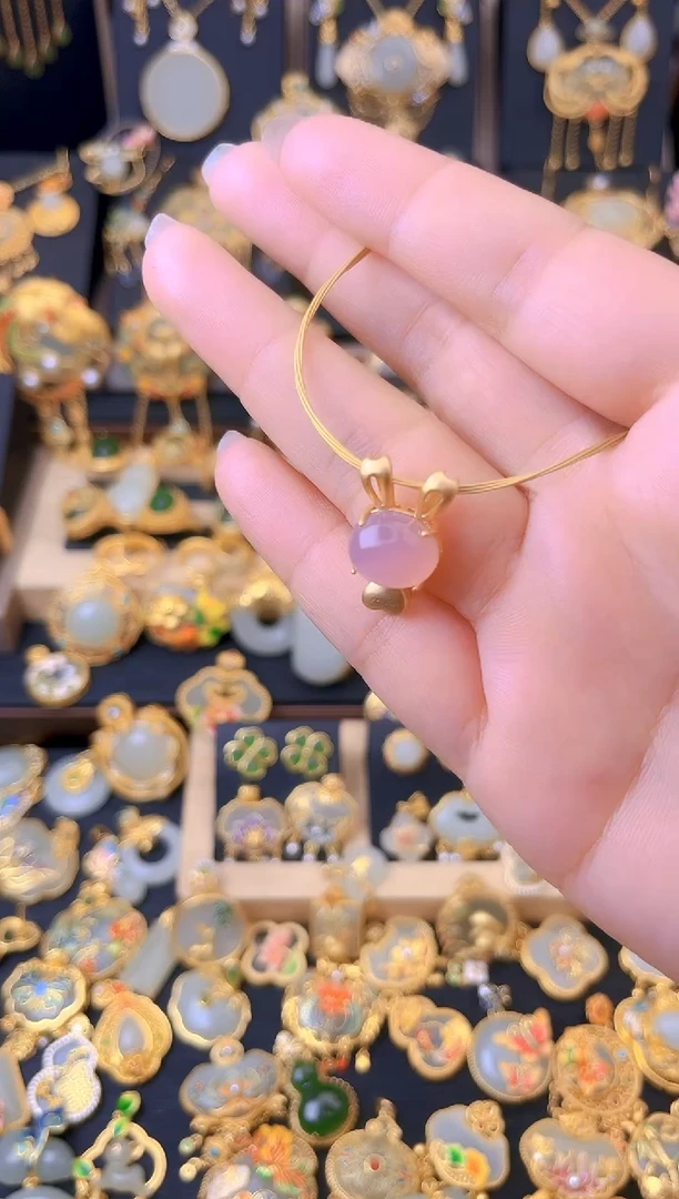 玛瑙/玉髓颈饰合金小兔子吊坠