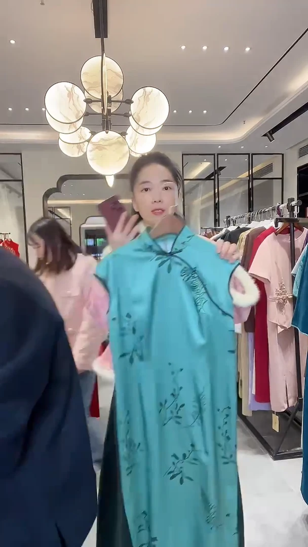 两蓝色高定款重工旗袍 699 l码