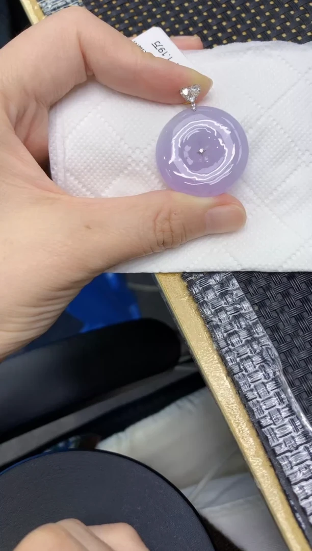 颈饰18K金镶嵌翡翠111111111