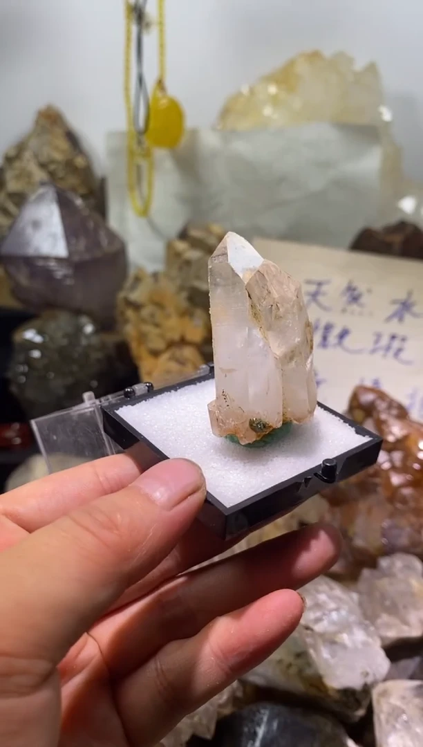 水晶珠宝半成品未镶嵌23号金口河晶簇+绿帘
