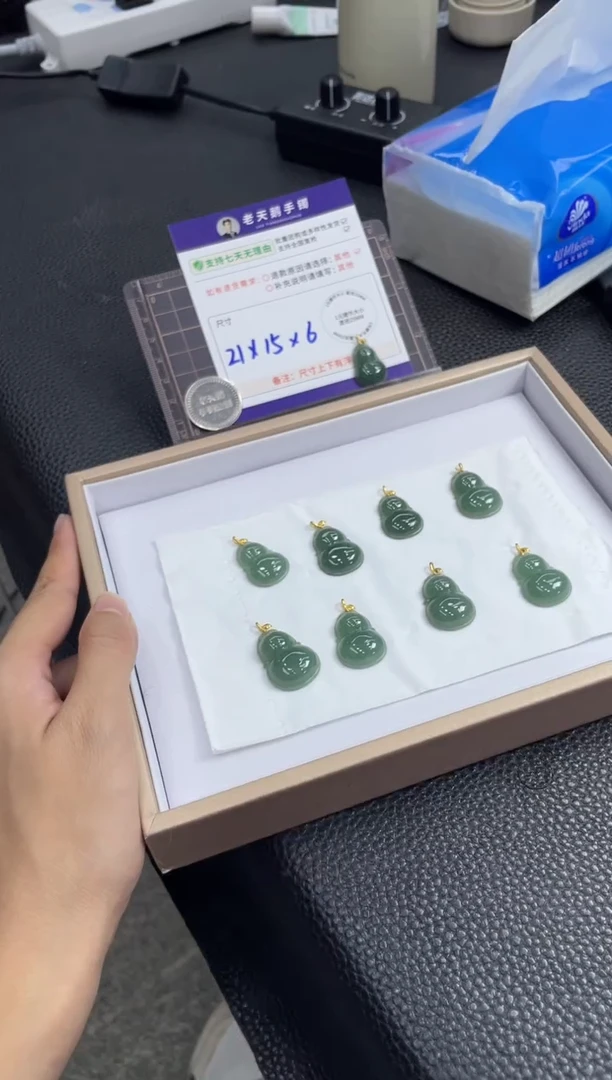 18K金镶嵌挂件翡翠葫芦FL101/多样性发其一CP配绳