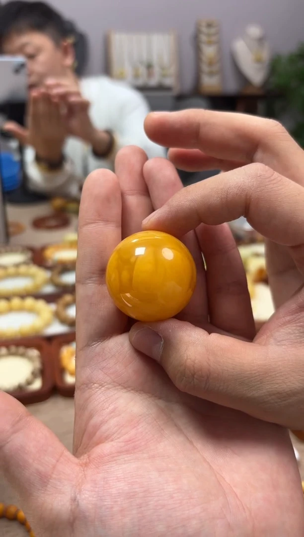 【闪购商品】琥珀裸石未镶嵌圆珠