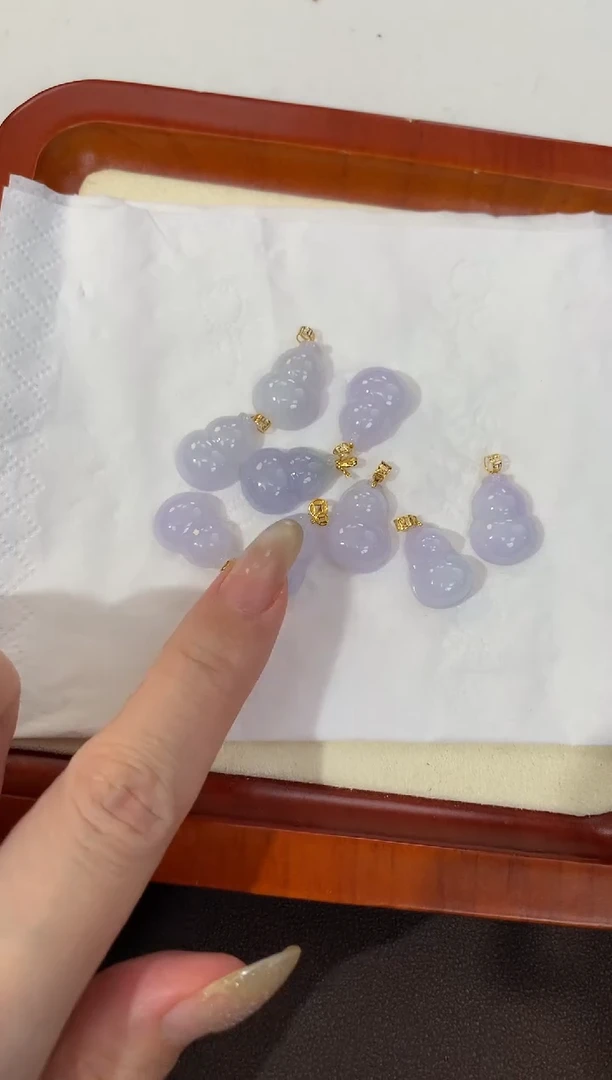 翡翠18K金镶嵌颈饰白冰小葫芦缅甸翡翠(多样性发其一）