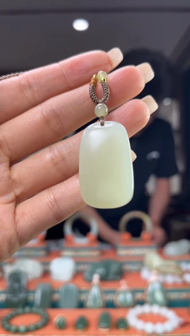 和田玉未镶嵌颈饰佩佩