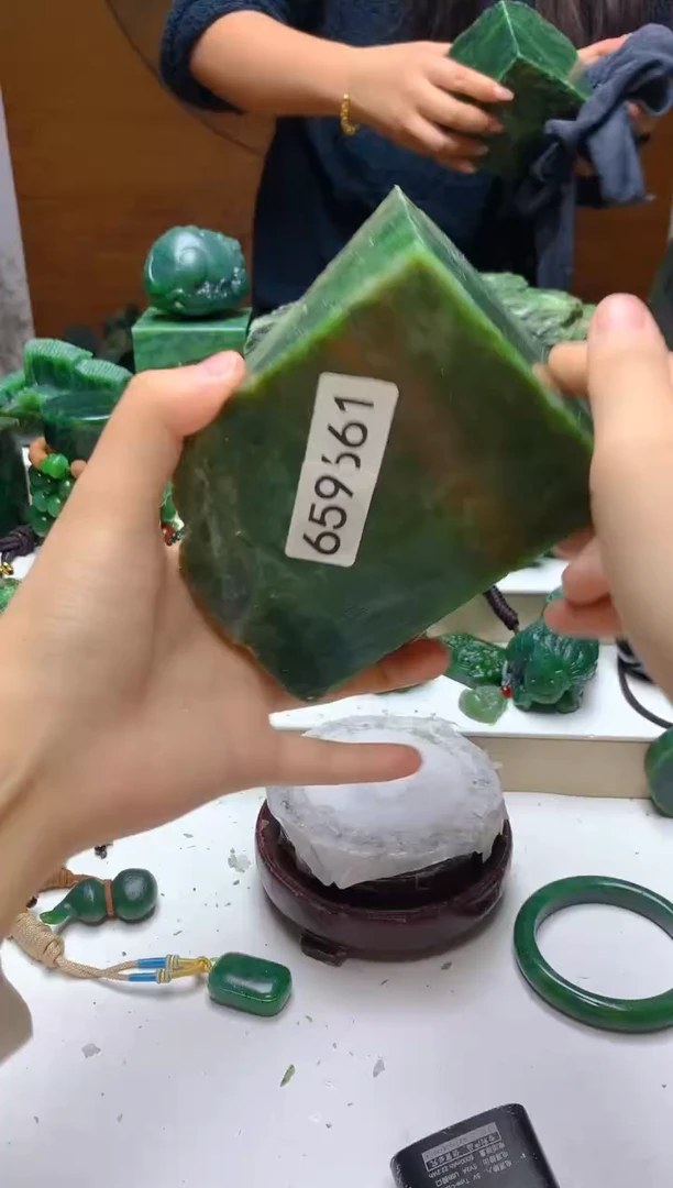 未镶嵌和田玉（碧玉）珠宝半成品0