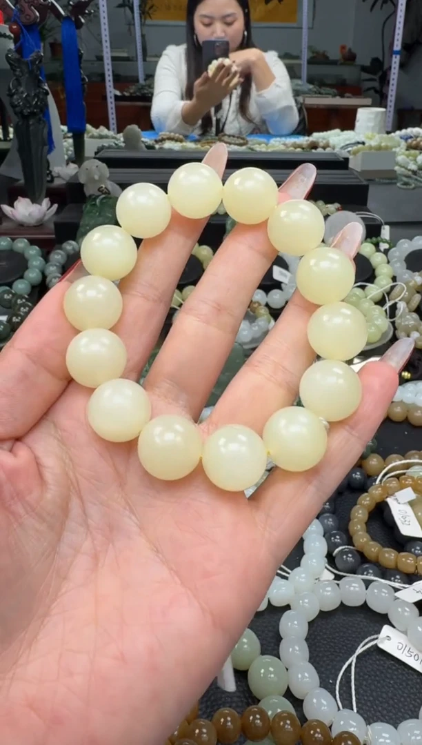 未镶嵌手链和田玉蜂蜜水卡16