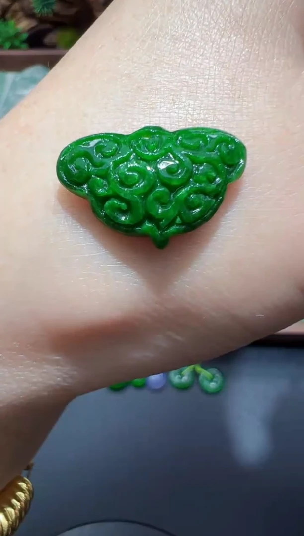 未镶嵌定制翡翠12.2*18.9*4.2干青如意锁