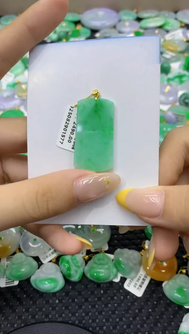 颈饰18K金镶嵌翡翠天然缅甸翡翠A货
