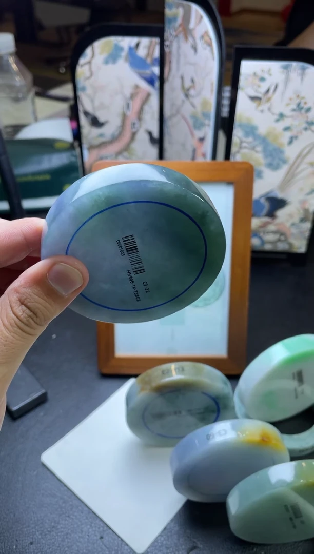 未镶嵌手镯定制翡翠望****¹定制手镯一件