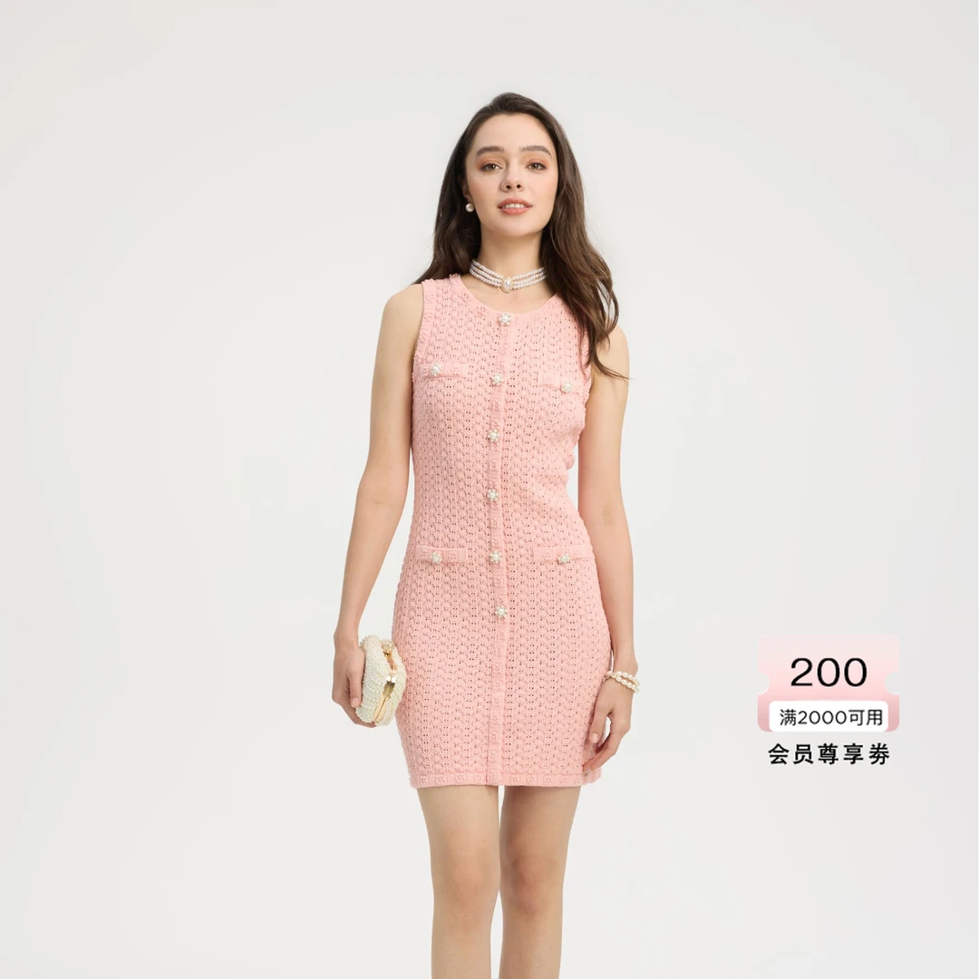 bebe2025夏季新款女士气质收腰圆领花朵挑孔针织连衣裙230909