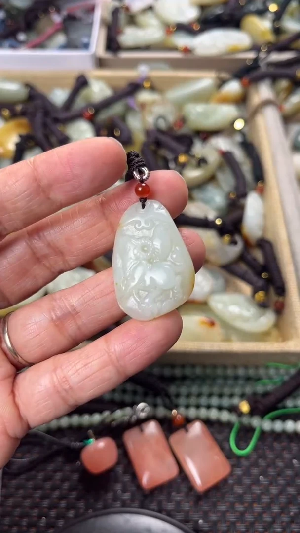 【闪购商品】和田玉颈饰未镶嵌多样性发货没有证书拍一发一有瑕